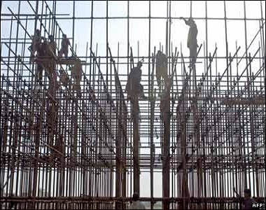 Two young welders were fallen down of a scalate