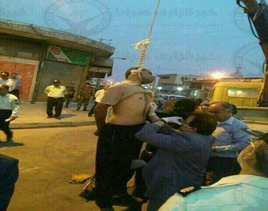A priosner hanged in public in Borazjan