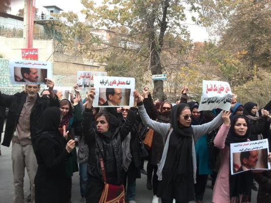 Protest of Mohammad Ali Taheri’s students in front of Evin Prison